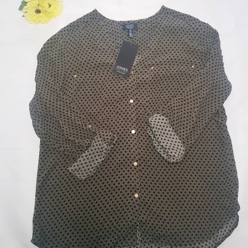Jones New York olive green button down shirt large